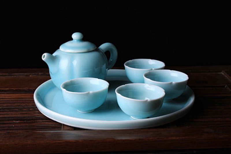 在众多陶瓷品牌中，如何选择一个最好的茶具？让我们一起探究。